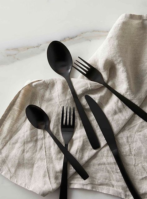 Cheap Dinnerware Sets, Black Utensils, Flatware Design, Black Cutlery, Gold Cutlery Set, Cutlery Set Stainless Steel, Beautiful Kitchen Designs, Utensils Set, Kitchen Cutlery