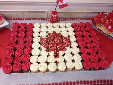 July 1st Canada Day Decor, Canada Day Cupcakes Ideas, Canada Day Cupcakes, Canadian Decorations, Canada Cupcakes, Canada Day Party Decorations, Canada Day Desserts, Canada Day Food, Canadian Desserts