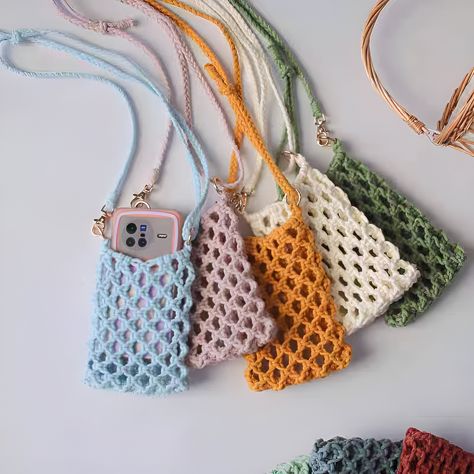 Level Up Your Crochet Game: Cute & Functional Beg Cozies Macrame Cute Things, Makramee Bag, Macrame Phone Bag, Macrame Products, Bohemian Crafts, Bag Macrame, Crochet Game, Crochet Beach Bags, Keepsake Baby Gifts