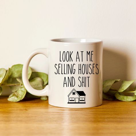 "Realtor Mug, Realtor Gift, Real Estate Agent Mug, Realtor Closing Gift, Realtor Thank You, Broker Gift, Look At Me Selling Houses Cup 📫 GET YOURS HERE! Shipping is going smoothly at the moment. Look at Estimated Shipping Items for the most accurate estimations. 📫 ✨ M U G  O P T I O N S ✨ 1. All White, All Black, Color Handle Mugs (11oz & 15oz) - Material: Ceramic, High Quality Gloss Finish, ORCA Coating - Care: Dishwasher & Microwave Safe - Size: Available in 11 and 15 Fluid Ounce Sizes 2. Camping Mug (12oz) - Material: Metal, Stainless Steel, Sublimation Coated White Gloss - Care: Hand wash only; NOT Microwave Safe - Size: Available in 12 Fluid Ounce Size ♡ USE YOUR MUGS FOR ♡ - drinking hot drinks, such as coffee, hot chocolate, or tea. - beautiful gift for family and friends - birthd Real Estate Cups, Thank You Realtor Gifts, Real Estate Agent Gifts, Gifts For Your Realtor At Closing, Realtor Office Ideas, Gift For Realtor At Closing Thank You, Realtor Mugs, Real Estate Closing Gifts For Buyers, Realtor Promotional Items