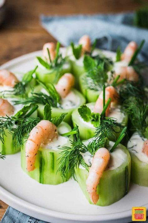 Fancy Finger Food for Awards Show Parties #SundaySupper Chinese Prawn Recipes, Cucumber Canapes, Prawns Appetizers, Prawn Starters, Easy Finger Food, Cucumber Appetizers, Flavorful Shrimp, Gourmet Appetizers, Fancy Appetizers