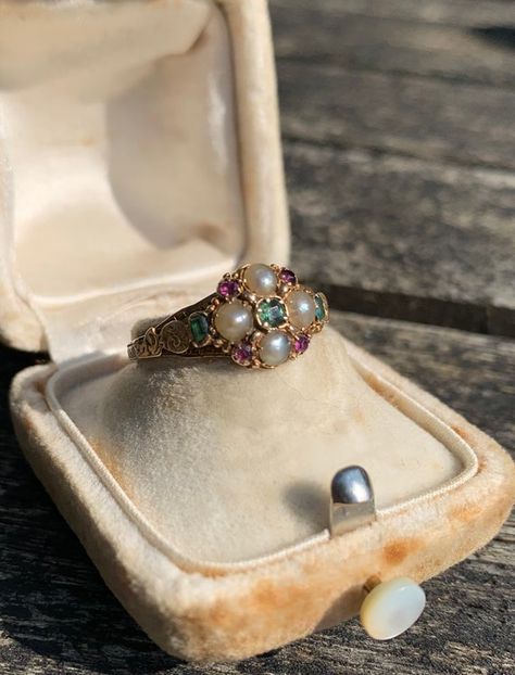 Mexican Girl Aesthetic, Pearl Cluster Ring, Ruby Wedding Rings, Christmas Ring, Amethyst Studs, Ruby Emerald, Pearl Cluster, Finger Rings, Multi Stone Ring