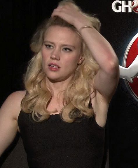 Kate Mckinnon The Spy Who Dumped Me, All Too Well Snl Performance, Barbie Movie Kate Mckinnon, Kate Mckinnon Snl, Taylor Swift Snl Photoshoot 2021, Snl Kate Mckinnon, Kate Mckinnon, Snl, Pretty Woman