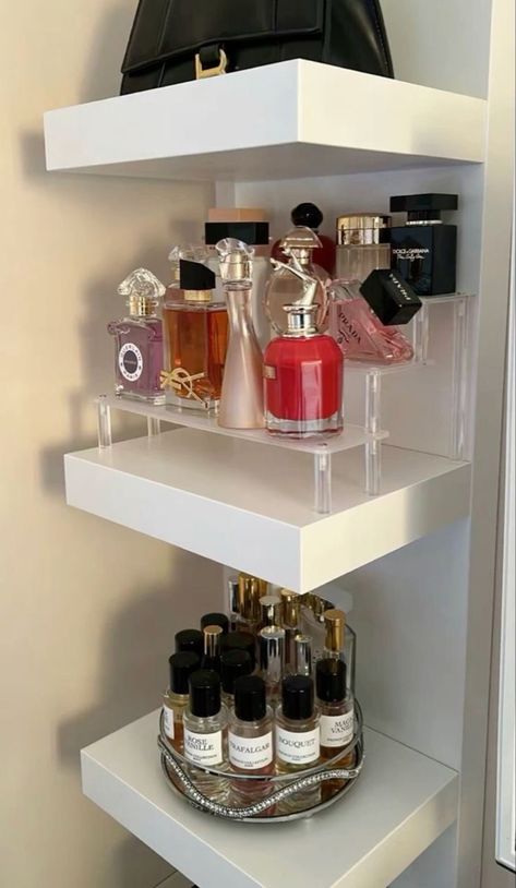 Girly Perfume, Perfume Decor, Rangement Makeup, Classy Rooms, Room Organisation, Classy Bedroom, Makeup Room Decor, House Essentials, Closet Room