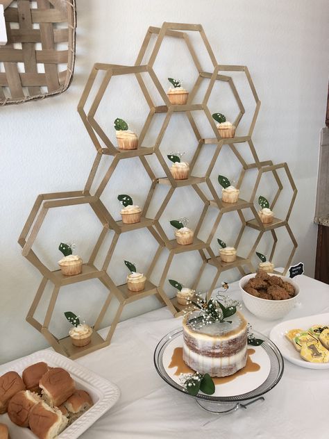 Honey Comb Diy Popsicle Sticks, Honey Comb Popsicle Sticks, Honey Comb Theme Party, Honeycomb Cupcake Stand, Diy Honey Comb Decoration, Popsicle Stick Honeycomb Diy, Honeycomb Decor Diy, Diy Birthday Stand, Honeycomb Popsicle Stick Diy