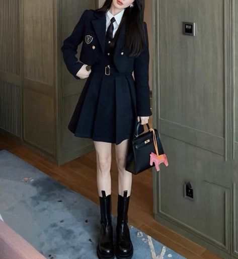 Black Korean Uniform, Old Money Uniform Aesthetic, Aesthetic Korean Uniform, Black Uniform Outfits School, Cute School Uniform Uk, Student Uniform Aesthetic, Ravenclaw Uniform Aesthetic, Magic School Uniform Design, Rich School Uniform