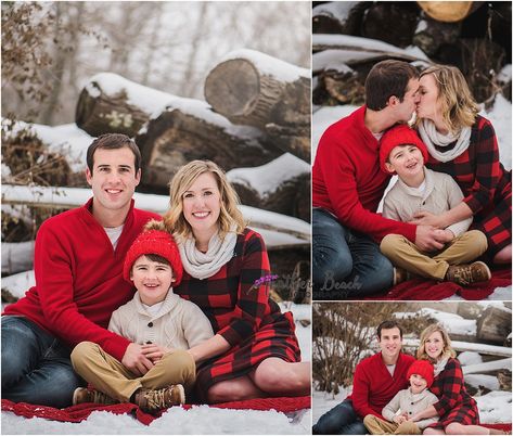 Family Portrait Poses For 5, Christmas Family Portraits, Portrait Poses Ideas, Olive Photography, Christmas Poses, Christmas Family Photoshoot, Large Family Photos, Family Photography Poses, Family Photoshoot Poses