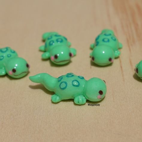 Lucky Lizards! 🦎 - - - - #polymerclay #clay #art #chibi #kawaii #store #handmade #artistsupport #smallartist #magpiejay Polymer Clay Lizard, Clay Lizard, Art Chibi, Kawaii Store, Clay Diy Projects, Clay Craft, Clay Figurine, Pink Clay, Clay Art Projects