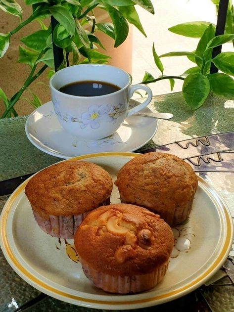 Good Morning Breakfast, Amazing Food Decoration, Afternoon Coffee, Coffee Aesthetic, Coffee Breakfast, Morning Tea, Bakery Cafe, Good Morning Coffee, Indian Food Recipes Vegetarian