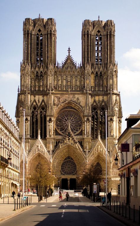 Reims Cathedral, Rem Koolhaas, Gothic Cathedrals, Cathedral Architecture, Gothic Cathedral, Gothic Church, Sacred Architecture, Walter Gropius, Living Modern