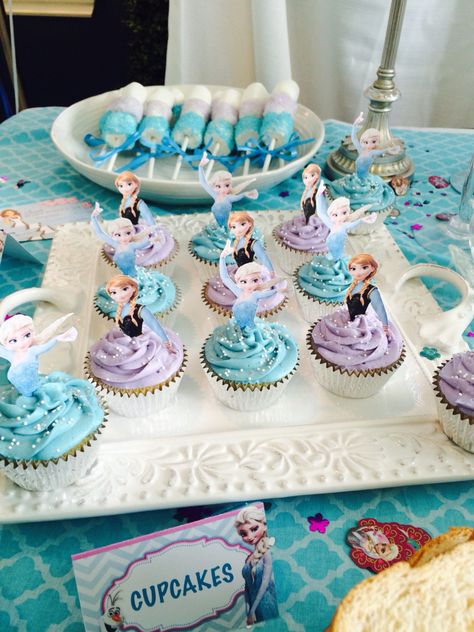 Simple Frozen Theme Cupcakes, Anna And Elsa Cupcakes, Elsa Birthday Cupcakes, Elsa Frozen Cupcakes, Cake Pops Frozen Theme, Frozen Birthday Party Cupcakes, Princess Anna Birthday Party, Elsa Anna Birthday Party, Frozen Cupcakes Ideas