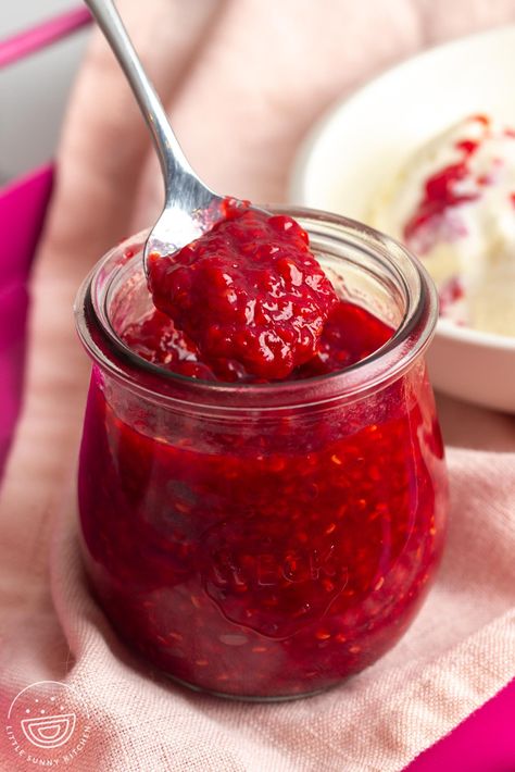 Homemade Raspberry Compote is an easy to make dessert sauce made in just 15 minutes and with 4 ingredients. It's perfect for ice cream or pancakes! Raspberry Compote Recipe, Apricot Glazed Chicken, Apricot Chicken Recipes, Raspberry Sauce Recipe, Raspberry Compote, Make Dessert, Compote Recipe, Apricot Chicken, Dessert Sauce