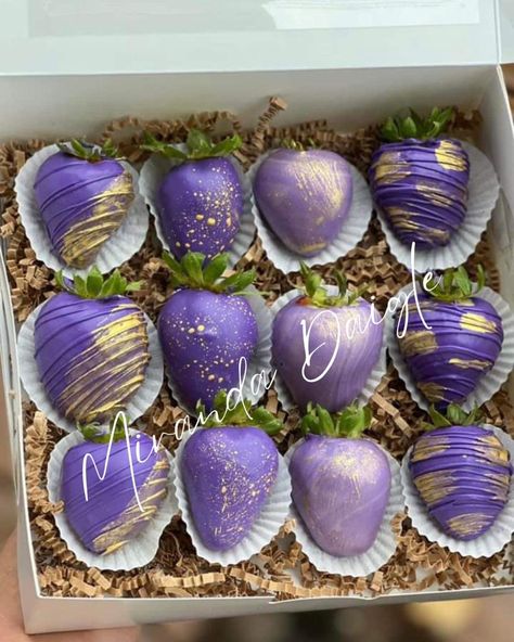 Gold Chocolate Covered Strawberries, Easter Strawberries, Easter Strawberry, Purple Desserts, Purple Strawberry, Graduation Treats, Graduation Desserts, Gold Dessert, Gold Graduation Party