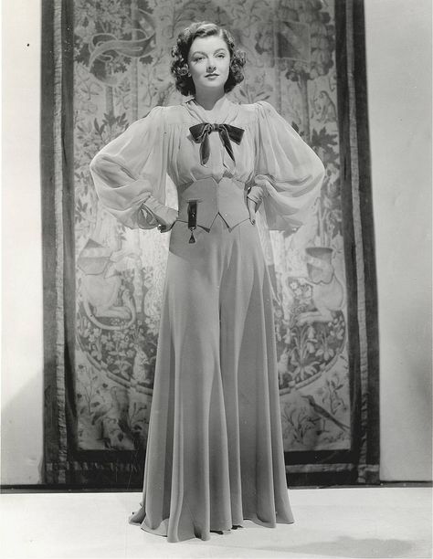 Myrna Loy: From Chickeyonthego on Flickr Myrna Loy, Classic Actresses, Actrices Hollywood, 1930s Fashion, Old Fashion, 1940s Fashion, Golden Age Of Hollywood, Fashion Portrait, Glamour Fashion