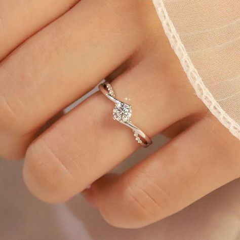 Promise Rings For Her Simple Infinity, Twisted Diamond Engagement Ring, Simplistic Promise Rings, Women’s Promise Rings, Silver Twist Engagement Ring, Smaller Wedding Rings, Engagement Ring Twisty, Minimalist Engagement Ring Silver White Gold, Promise Ring Designs