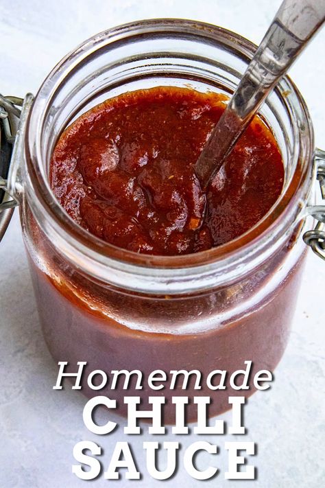 Old Fashioned Chili, Homemade Chili Sauce, Sweet Chili Sauce Recipe, Homemade Chilli, Chili Sauce Recipe, Hot Chili Sauce, Hot Sauce Recipes, Homemade Condiments, Homemade Chili