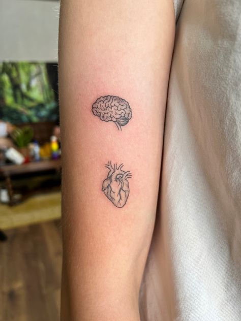 Brain And Heart Tattoo, Art Inspired Tattoos, Brain Tattoo, Cute Simple Tattoos, Brain And Heart, Heart Tattoo, Simple Tattoos, Tatting, Brain