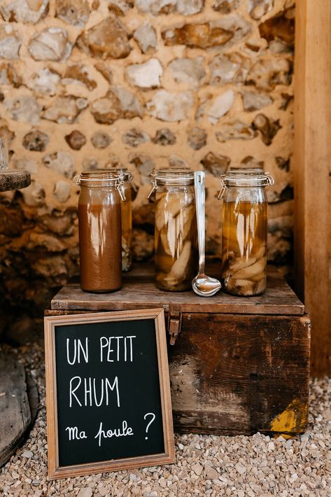 Un mariage coloré et romantique à La Ferme du Coudray – La Sœur de la Mariée At Last, Paris, Bar, Color