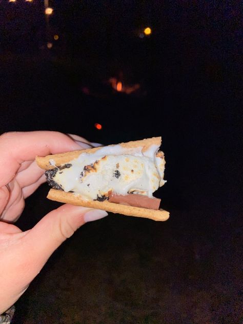 Smores Astetic, Summer Smores, Bonfire Birthday, Spooky Summer, Summer Vision, Fall Night, Friend Activities, Video Shoot, Party Inspo