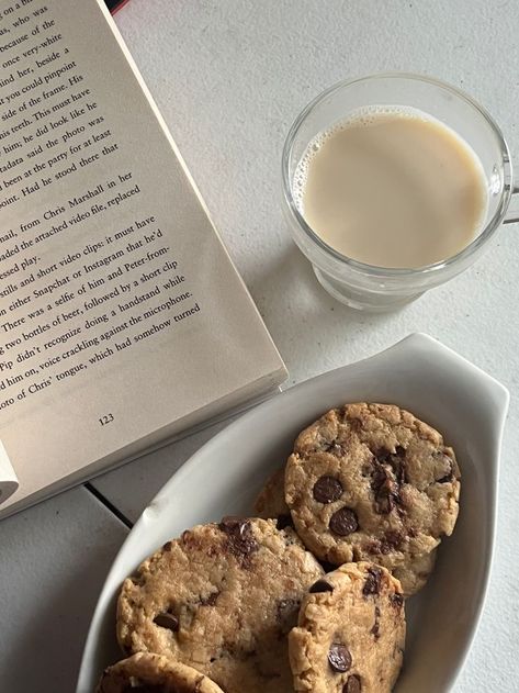 Vanilla Cookies Aesthetic, Books And Baking Aesthetic, Cookies Pictures Instagram, Aesthetic Cookies Pictures, Fresh Baked Cookies Aesthetic, Cookie Asethic, Baking Pictures Aesthetic, Cookies And Milk Aesthetic, Coffee And Cookies Aesthetic