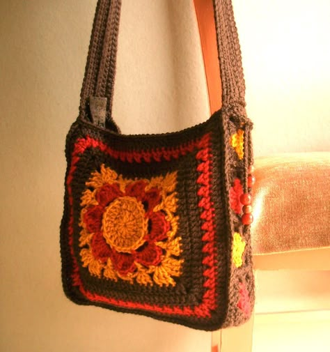 Groovy Textiles: 70's Style Bag - Pattern is in blog archive - April 2013 Tote Crochet, Hippie Crochet, Confection Au Crochet, Pola Amigurumi, Handbag Pattern, Crochet Things, Diy Crochet Projects, Crochet Inspo, Crochet Bag Pattern