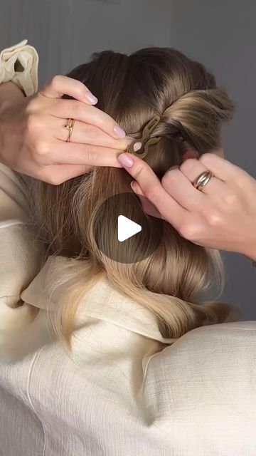 𝘍𝘪𝘰𝘯𝘢 𝘍𝘳𝘢𝘯𝘤𝘩𝘪𝘮𝘰𝘯 𝘖𝘧𝘧𝘪𝘤𝘪𝘢𝘭 | Est. 2010 on Instagram: "Elegant & Effortless Hairstyle Tutorial with two Nº1 Hairpin Steel’s: in Yellow Gold and Rose Gold ✨  Shop yours via www.fionafranchimon.com   Credit: @nadya.dubrovai   #fionafranchimon #no1hairpin #hairstyletutorial #hairstyleoftheday #hairstyleideas #hairstyleinspiration #eleganthairstyle #updohairstyles #easyhairstyle  Heatless Styling Tool, Hairstyle inspiration, hairstyle tutorial, elegant hairstyle, hairstyle created in less than a minute" Fiona Franchimon Hairpin Tutorial, Hairpin Tutorial, Elegant Hairstyle, Hairstyle Hairstyle, Gold Shop, Hairstyle Inspiration, Heatless Hairstyles, Hairstyle Tutorial, Half Updo