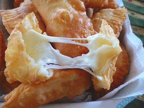 Pastelitos de Queso Bolivian Recipes, Bolivian Food, Cheese Empanadas, Empanada Recipe, Queso Cheese, Smoked Gouda, Empanadas Recipe, Gooey Cheese, Childhood Days