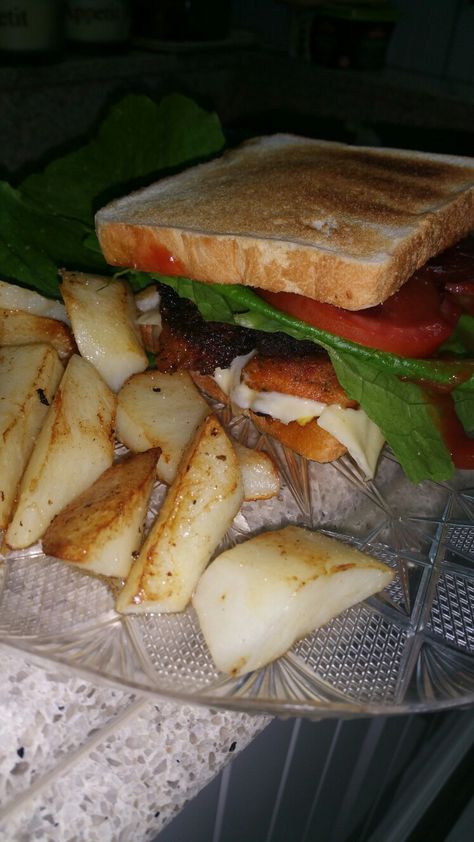 Homemade sandwich burger and fries Sandwich Snapchat Story, Homemade Sandwich, Burger And Fries, Homemade Cheese, Snap Food, Food Snapchat, Food Pictures, Soul Food, Food Photo