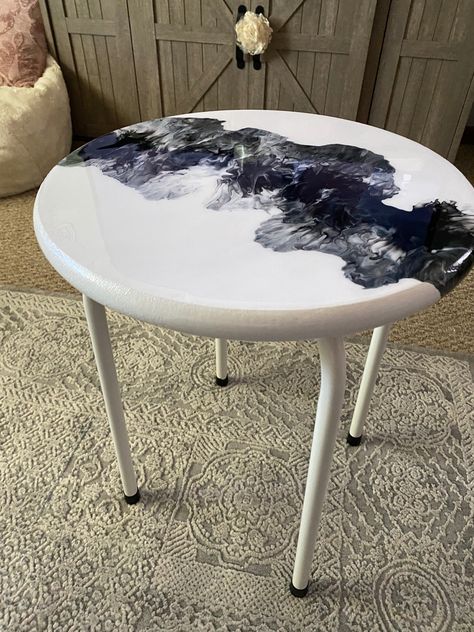 Painted Table Tops, Pour Paint, Painted Coffee Tables, White Dining Table, Pouring Painting, Painted Table, White Paint, Table Tops, Fluid Art