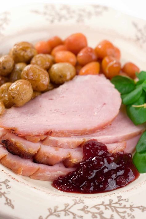 Easy Boiled Ham Dinner Recipe Boiled Ham Dinner, Ham Boiled Dinner, Trotters Recipe, New England Boiled Dinner, Ham Dinner Recipes, Ham In The Oven, Boiled Ham, Boiled Dinner, Glazed Sweet Potatoes