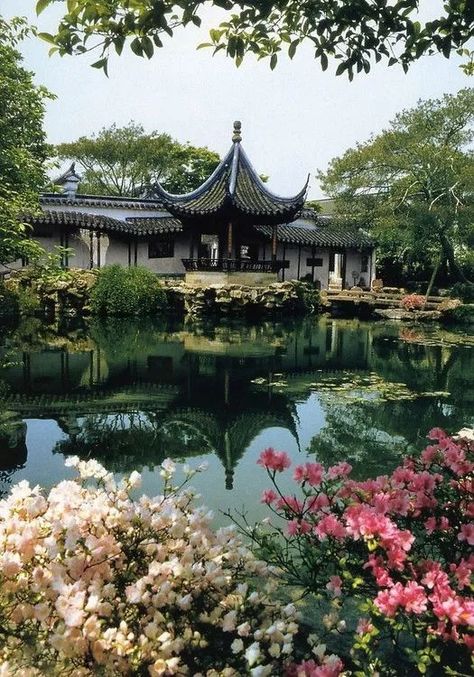 Chinese Places, Chinese Courtyard, Ancient Chinese Architecture, China Garden, Japan Architecture, Rock Garden Landscaping, Chinese Garden, Cultural Architecture, Chinese Architecture