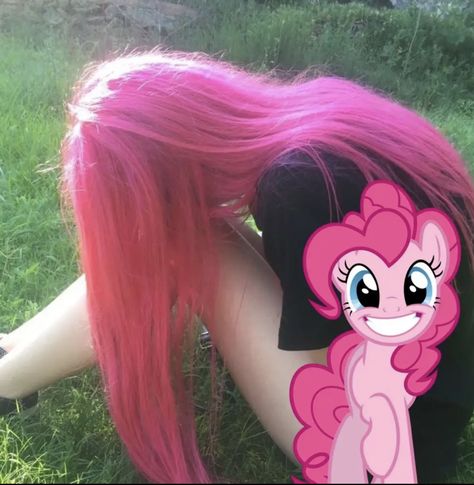 Pfp Pink Hair, Mlp Hair, Hot Pink Hair, Y2k Hair, Hair Streaks, Dyed Hair Inspiration, Pretty Hair Color, Pinkie Pie, Dye My Hair