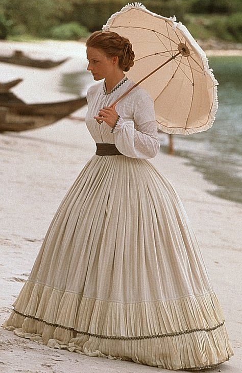 Jodie Foster as Anna Leonowens in Anna and the King. Anna And The King, Jenny Beavan, Africa Style, Hollywood Dress, Old Fashion Dresses, Jodie Foster, Old Dresses, Vestidos Vintage, Film Tv