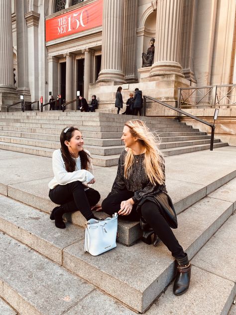 Me and my best friend as B and S at the steps of the MET Museum. What a day! #metmuseum #gg #gossipgirl #blair #serenavanderwoodsen #pictureoftheday #ideasparafotos The Met Steps Pictures, Met Steps Pictures, Chaos Aesthetic, The Met Museum, Me And My Best Friend, Blair And Serena, Nyc Photoshoot, Gossip Girl Aesthetic, 2023 Aesthetic