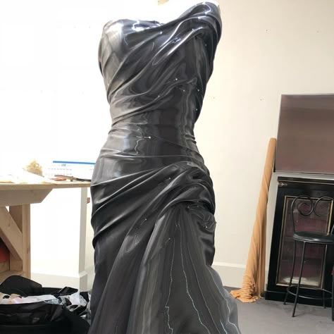 Liquid Dress, Silver Couture, Drag Clothing, Structural Fashion, Final Year Project, Fair Outfits, Liquid Silver, A Fashion Designer, Futuristic Fashion