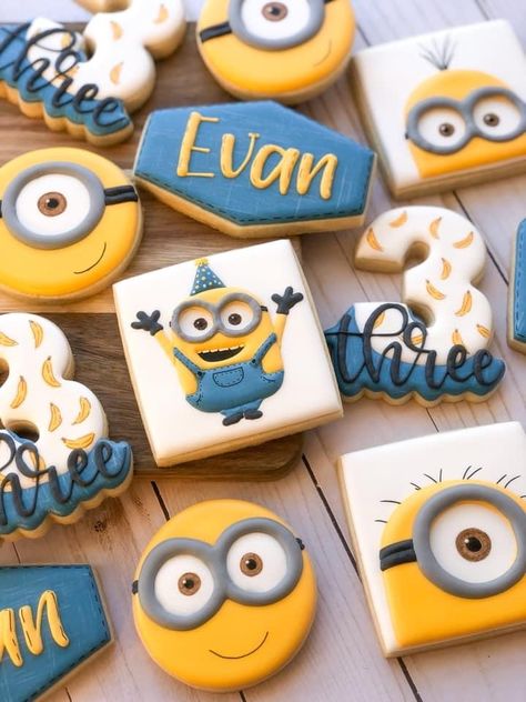 Minion Treats, Minion Party Decorations, Minion Cookies, Minion Cupcakes, Royal Iced Cookies, Cookies Theme, Disney Cookies, Minion Birthday Party, Cookie Cake Birthday