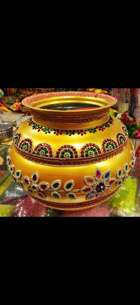 Wedding Kalash Decorations, Kalash Decoration Indian Weddings, Diy Gift Bags Paper, Kalash Decoration, Haldi Ceremony Decorations, Coconut Decoration, Thali Decoration, Thali Decoration Ideas, Marriage Ideas