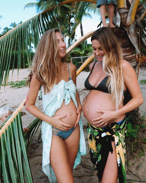 19.4 m Gostos, 125 Comentários - ELLEN FISHER (@ellenfisher) no Instagram: "Get up at the crack of dawn farmers market haul with my SOUL SISTER @hannah_mcneely this morning!…" Ellen Fisher, Soul Sister, Soul Sisters, So Proud, Raw Vegan, Kauai, Get Up, Farmers Market, No Instagram