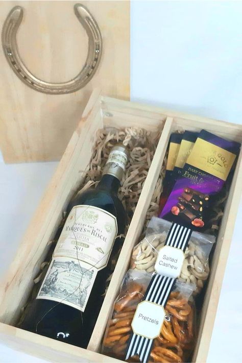 Wine Gift Box Ideas, Wine Gift Box, Liquor Gifts, Wine Christmas Gifts, Wine Gift Boxes, Wine Bottle Gift, Wine Store, Wooden Gift Boxes, Wine Gift