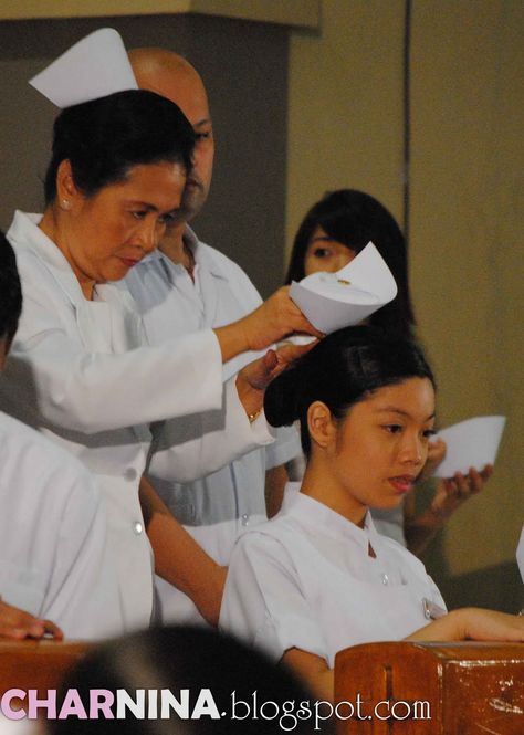 Capping Ceremony Nursing, Nursing Capping And Pinning, Nightingale Pledge, Pinning Ceremony Nurse, Vintage Nursing, Public Health Nurse, Nursing History, Pinning Ceremony, Ceremony Candles