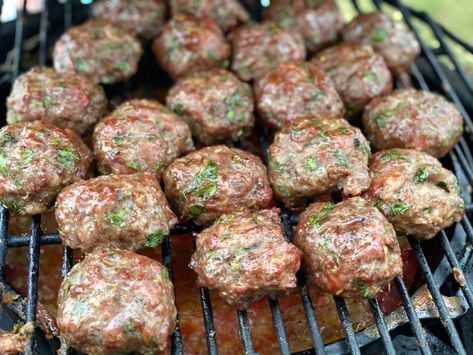 Smoked Meatball Recipes, Smoker Meatballs, Smoked Meatballs, Smoked Stuffed Meatballs, Smoked Italian Meatballs, Smoked Meatballs On Pellet Grill, Grilled Meatballs, Wood Pellet Grill Recipes, Green Egg Grill