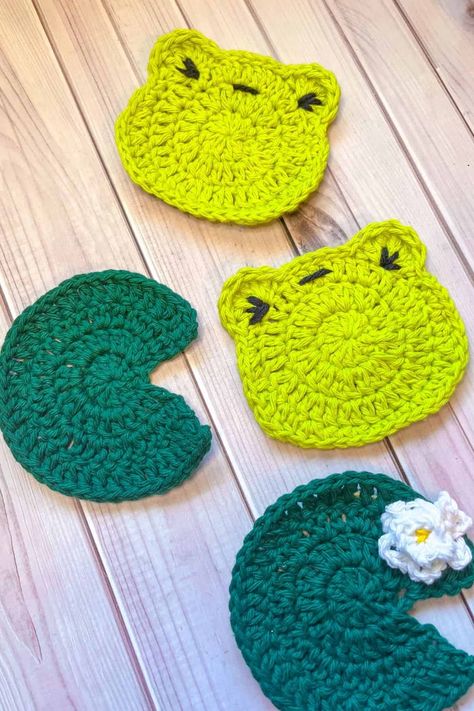 This Crochet Lily Pad Coaster Pattern will bring your home a bit of freshness! You can keep it simple or add a small flower for extra flare. Crochet Lily Pad Pattern Free, Crochet Lilly Pad, Crochet Lily Pad, Crochet Lily, Coaster Pattern, Crochet Coaster Pattern, Crochet Coaster, Crochet Frog, Crochet Daisy