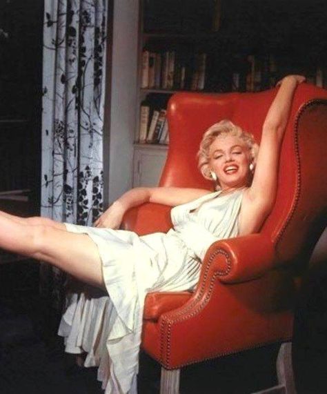 Marilyn Monroe in "The Seven Year Itch"  (1955) Marilyn Monroe Books, Rare Marilyn Monroe, Seven Year Itch, Richard Sherman, Marilyn Monroe Art, Joe Dimaggio, Richard Avedon, Marilyn Monroe Photos, Grown Women