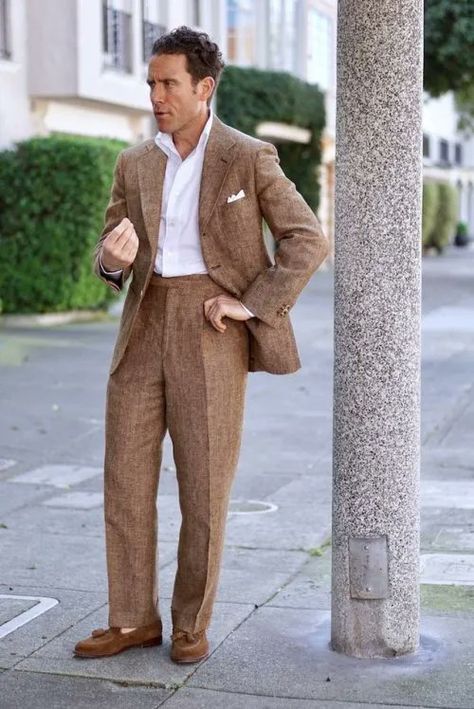 Stanley Tucci Style, Gentleman Style Summer, Beach Wedding Suits, Wedding Suit Ideas, Suit Inspiration, Winter Wedding Outfits, Wedding Fits, Brown Suit, Classy Suits