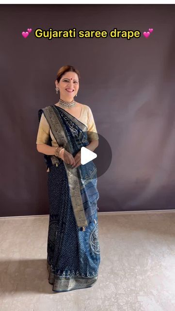 Bandhani Saree Blouse Designs Latest, Saree Blouse Designs Latest Back, Gujarati Saree Style Draping, Gujarati Saree Look, Gujarati Style Saree, Blue Bandhani Saree, Blouse Designs Latest Back, Gujarati Saree, Drape A Saree