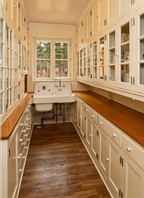 The Most Beautiful Pantries & Butler's Pantries. Full of great ideas. Build Pantry, Beautiful Pantry, Dream Pantry, Pantry Decor, Perfect Pantry, Farmhouse Pantry, Pantry Room, Kabinet Dapur, Kitchen Pantry Design