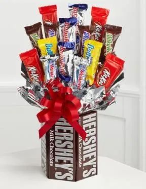 How to Make a Candy Bouquet: 57+ DIY Ideas | Guide Patterns Graduation Candy Bouquet, Candy Bar Bouquet, Birthday Flowers Arrangements, Man Bouquet, Candy Arrangements, Candy Gift Baskets, Valentines Day Quotes, Candy Bar Birthday, Candy Bouquet Diy