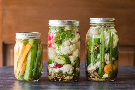 These pickled vegetables are super easy to make. They are perfect for healthy snacking and pretty enough to serve a party. Picked Vegetables, Pickled Vegetables Recipe, Pickled Foods, Pickled Cucumber, Cauliflower Fritters, Veg Recipe, Canned Vegetables, Breakfast Food List, Homemade Pickles