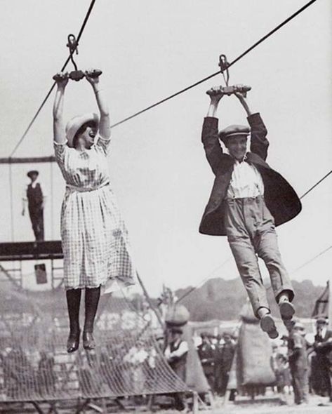 Couple on zipline at a fair in 1923. Louise Brooks, Petite Fashion Tips, History Photos, People Laughing, Vintage Pictures, Vintage Photography, Historical Photos, Oahu, White Photography