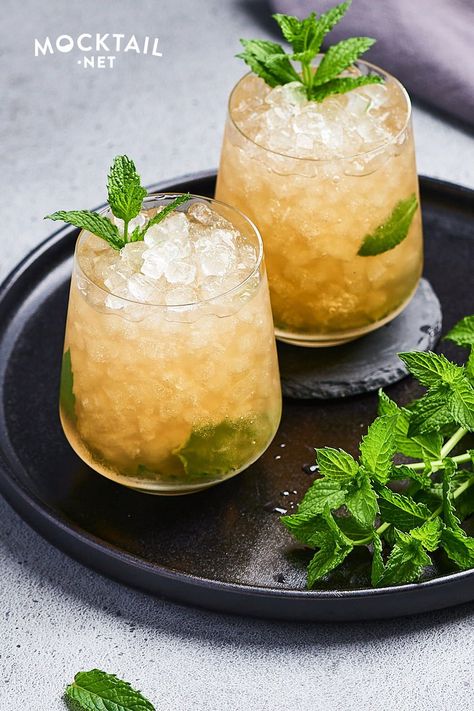 How to Make the Ultimate Mint Julep Mocktail? Perfect for hot summer day, our cool and refreshing virgin mint julep cocktail recipe is made with crushed ice, apple juice and fresh mint! The non alcoholic mint julep is a refreshing mocktail that has been a summer classic for decades. It has a bright, vibrant taste that will help you cool down in the hot summer heat. Fun Coffee Drinks, Ice Apple, Refreshing Mocktail, Mint Julep Cocktail, Easy Mocktails, Julep Recipe, Mint Julep Recipe, Virgin Cocktails, Spicy Drinks